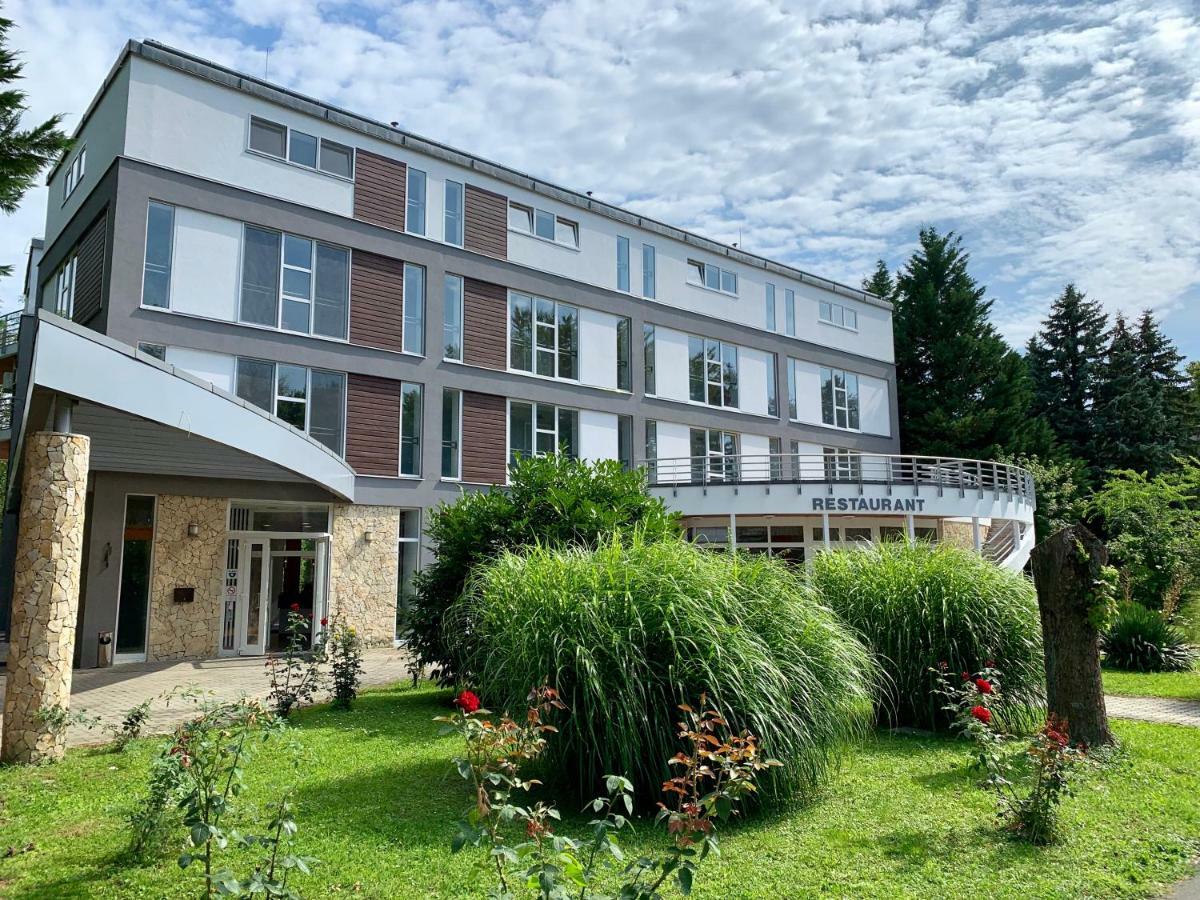 Well Hotel 3*